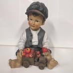 beeld kind met appels, Ophalen of Verzenden, Zo goed als nieuw, Mens