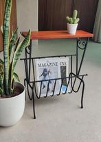 Vintage teakhouten bijzettafel / magazinehouder, Ophalen of Verzenden, Zo goed als nieuw