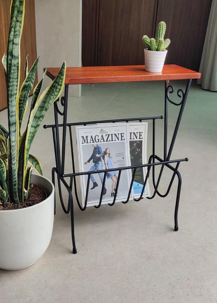 Vintage teakhouten bijzettafel / magazinehouder, Huis en Inrichting, Woonaccessoires | Krantenbakken en Lectuurbakken, Zo goed als nieuw