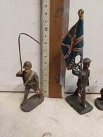 Oud lot 5 soldaten van papier-maché, Ophalen of Verzenden, Landmacht, Miniatuur of Beeldje