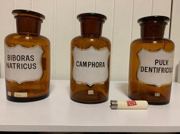 Drie mooie grote apothekerspotten uit Groningen - apotheek beschikbaar voor biedingen