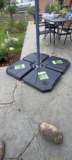 4 nieuwe tegels voor een excentrieke parasol, Ophalen
