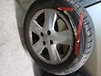 Te koop 4 lichtmetalen 15 stuks Toyota Yaris banden185/60/15, Ophalen, Gebruikt, 15 inch, 185 mm