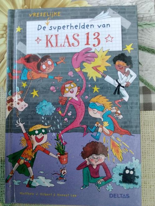 Matthew J. Gilbert - Klas 13 de superhelden, Boeken, Kinderboeken | Jeugd | 10 tot 12 jaar, Zo goed als nieuw, Ophalen