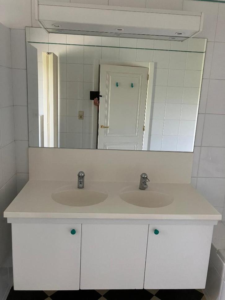 Badkamermeubel met 2 lavabo's kranen en sifons, Huis en Inrichting, Badkamer | Complete badkamers, Gebruikt, Ophalen
