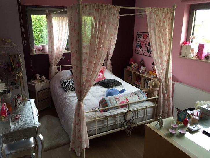 Lit + matelas 140x200cm, Huis en Inrichting, Slaapkamer | Bedden, Ophalen