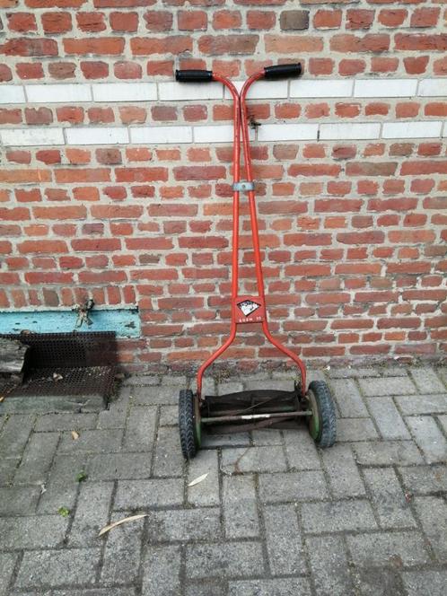 Vintage hand grasmaaier, Tuin en Terras, Grasmaaiers, Gebruikt, Handgrasmaaier, 30 t/m 39 cm, Kooimesmaaier, Ophalen