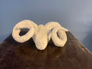 Ram in keramiek  beschikbaar voor biedingen