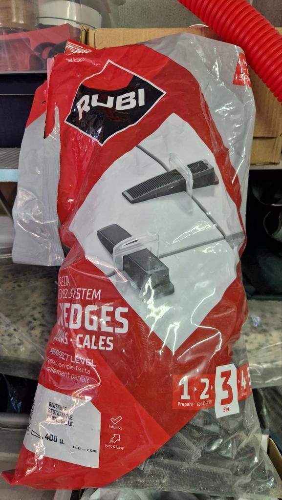 Rubi wedges leveling systeem herbruikbaar, Doe-het-zelf en Bouw, Overige Doe-Het-Zelf en Bouw, Zo goed als nieuw, Ophalen