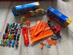 Hotwheels lot 24 auto’s + 2sets en extra banen, Ophalen, Gebruikt