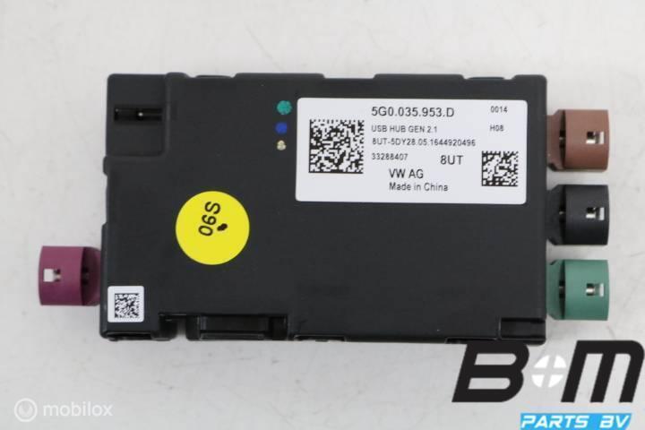 USB hub met spanningsvormer VW Golf 7 5G0035953D, Auto diversen, Autoradio's, Gebruikt