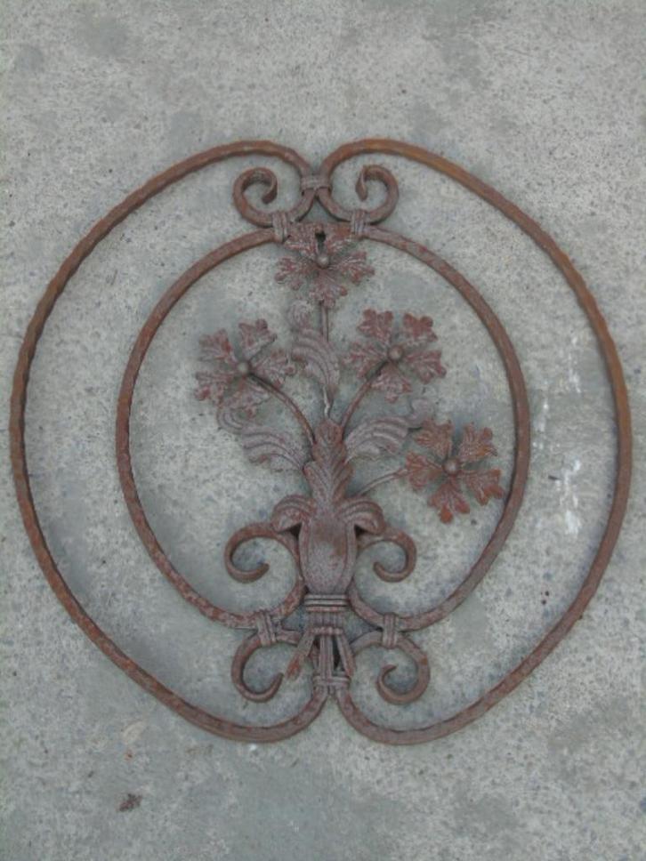 Halfrond smeedijzeren fronton voor wandmontage, 4 bloemen, Tuin en Terras, Tuinwanddecoratie, Nieuw, Ophalen