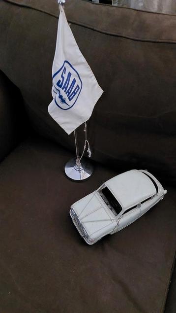 Saab vlag + Miniatuur Saab 95