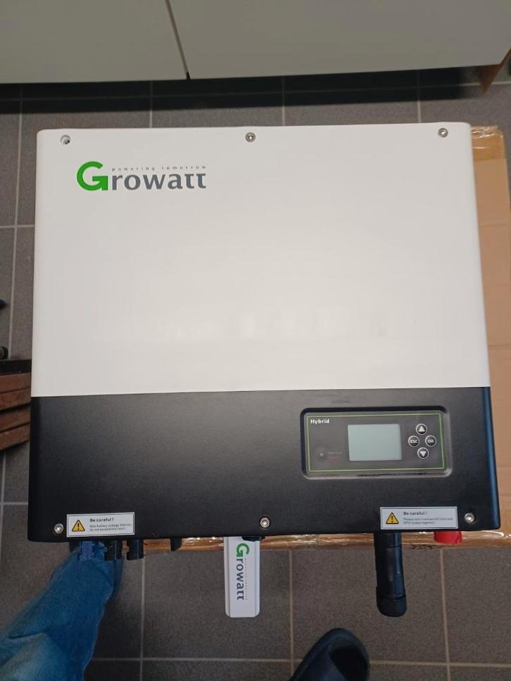 Hybride omvormer, Doe-het-zelf en Bouw, Zonnepanelen en Toebehoren, Zo goed als nieuw, Overige typen, Ophalen