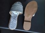 Chaussons taille 38, Gris, Enlèvement ou Envoi, Sandales de bain, Neuf