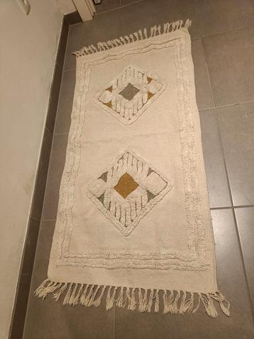 Leuke mat tapijt beschikbaar voor biedingen