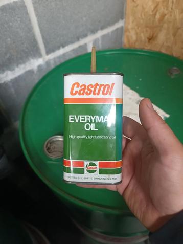 Bidon 250ml Castrol disponible aux enchères