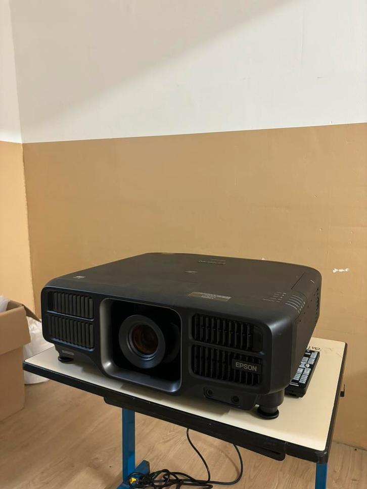 EPSON EB-L1105U, Audio, Tv en Foto, Beamers, Zo goed als nieuw, LCD, Ultra HD (4K), Ophalen