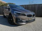 BMW 218 iA ACTIVE TOURER FULL-LED/CAM/NAV/16″/LEDER/ZTLVRW, Auto's, BMW, Automaat, Monovolume, Gebruikt, 1465 kg