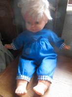 Pop aangekleed in wiegje + accessoires, Ophalen of Verzenden