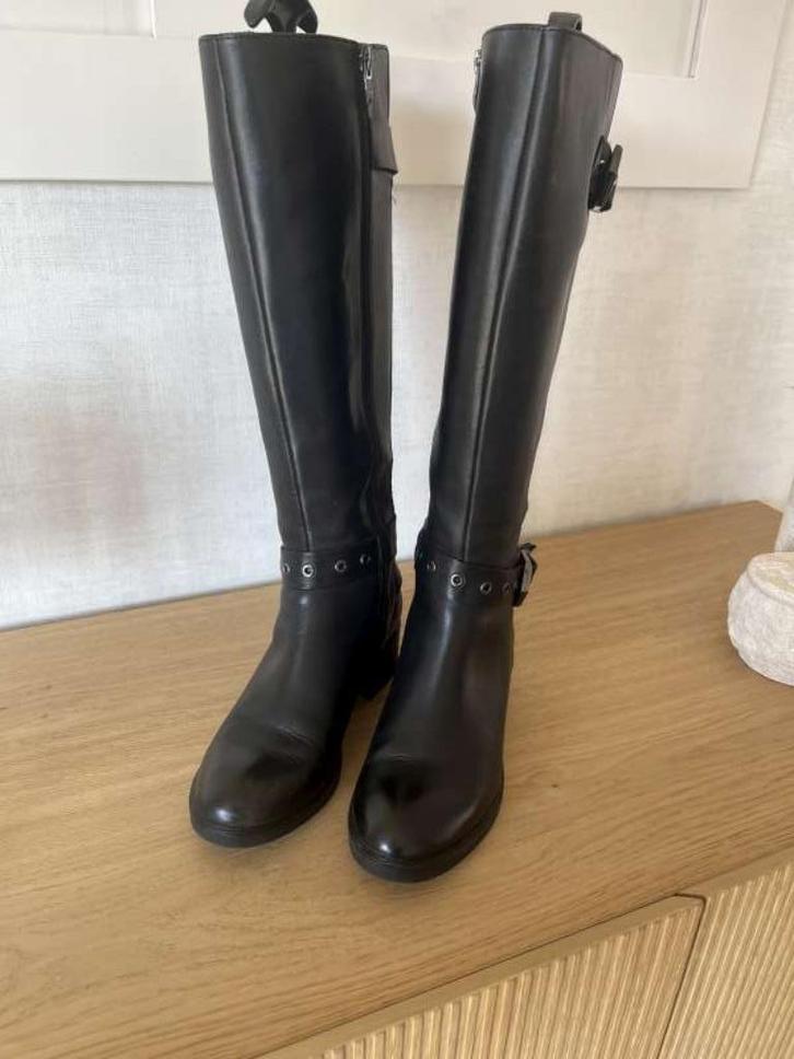 Zwarte laarzen van het merk Tamaris., Kleding | Dames, Schoenen, Zo goed als nieuw, Hoge laarzen, Zwart, Ophalen of Verzenden