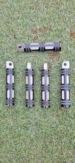 Voetsteunen., Motoren, Ophalen