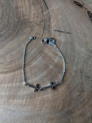 Armbandje Twice as Nice met kruisjes beschikbaar voor biedingen