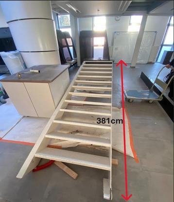 Stairs beschikbaar voor biedingen