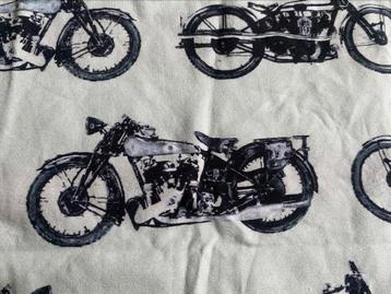 Lichtgrijze tricot met moto-print - 80x40 cm beschikbaar voor biedingen