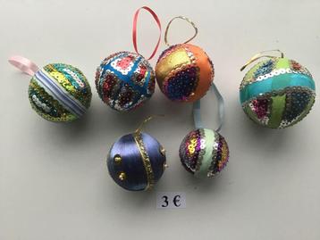 8 sets de boules de Noël et autres décorations de Noël, Divers, Enlèvement ou Envoi, Comme neuf