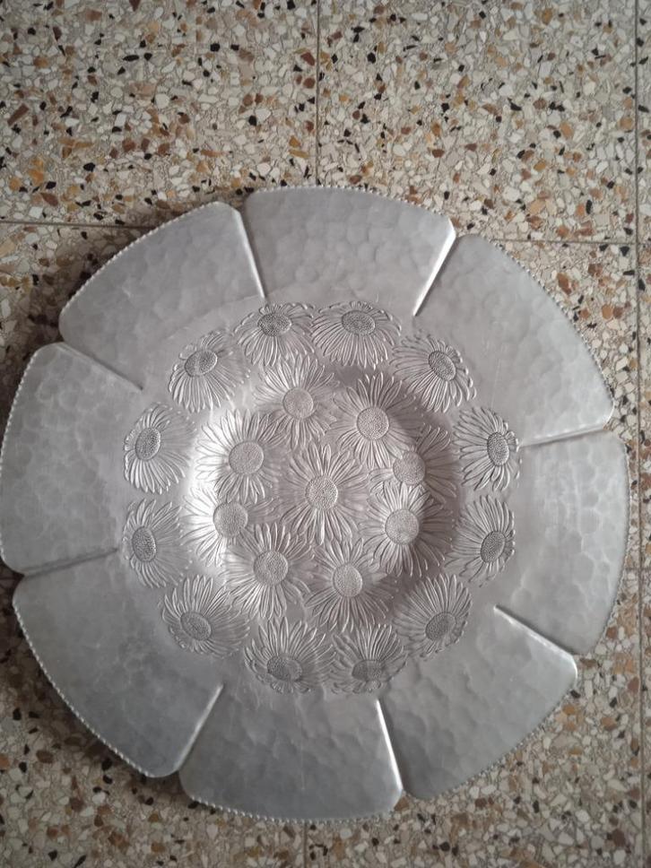 A vendre plat en alu martelé "CONTINENTAL", Antiek en Kunst, Antiek | Brons en Koper, Ophalen of Verzenden