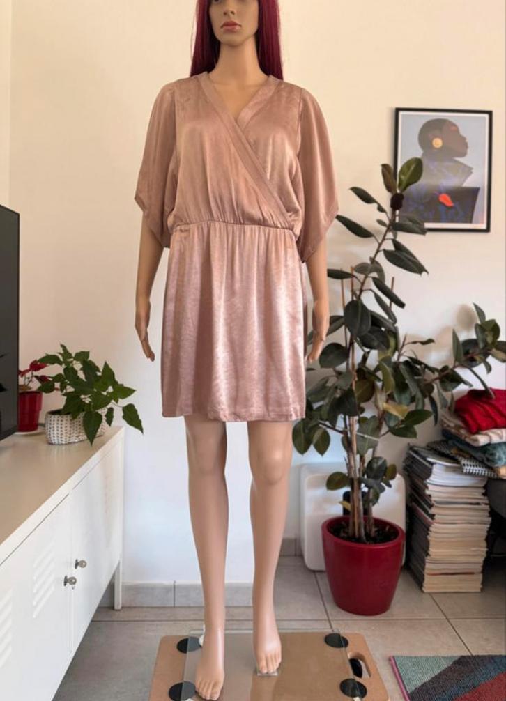 Gorgeous satin kimono dress (size S/M), Kleding | Dames, Jurken, Zo goed als nieuw, Maat 38/40 (M), Roze, Boven de knie, Ophalen of Verzenden