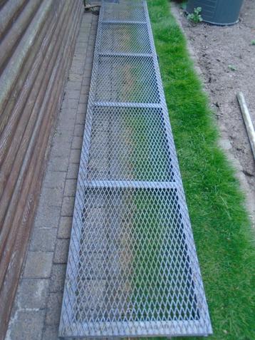 Gegalvaniseerde loopbrug van 4,13 / 65,5 cm beschikbaar voor biedingen
