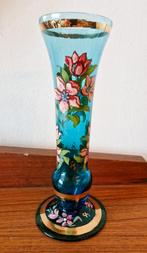 Antiek vaasje in blauw glas met emaille bloemen, Antiek en Kunst, Ophalen of Verzenden