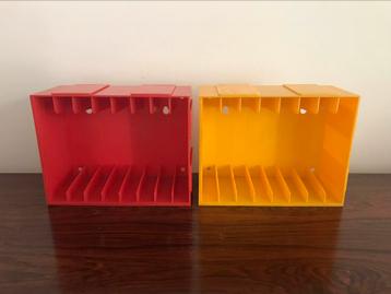 Retro vintage set van 2 boxen houders voor muziek cassettes beschikbaar voor biedingen