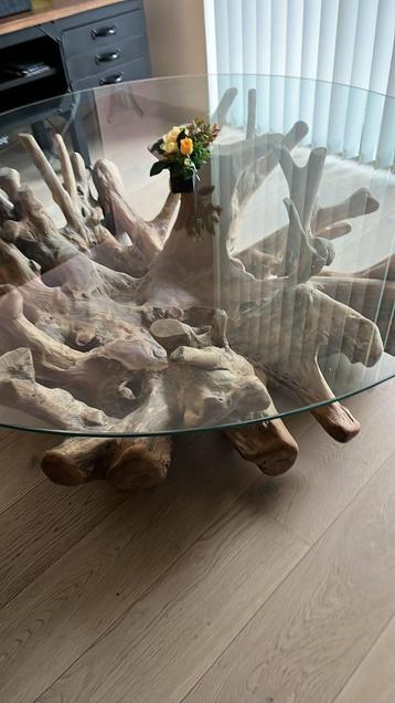 Stijlvol organische salontafel glazen blad wortelhout 150cm beschikbaar voor biedingen