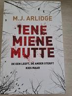 Thriller M.J. Arlidge "Iene Miene Mutte", Ophalen of Verzenden, Zo goed als nieuw, M.J. Arlidge