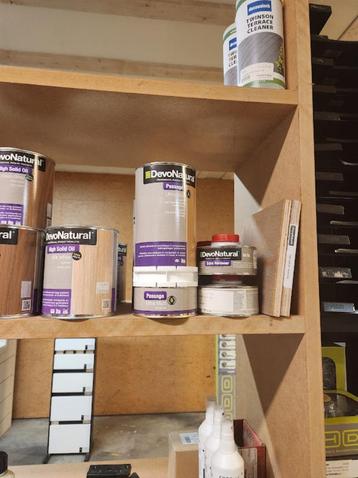 vernissen en olie's  beschikbaar voor biedingen