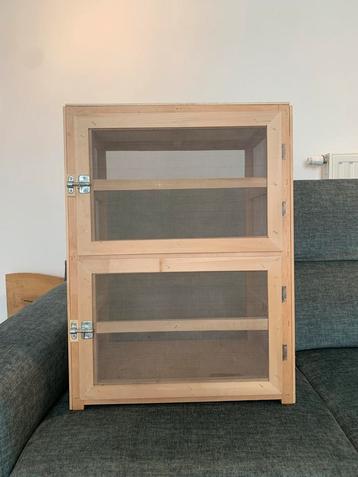 Garde-manger (fruitier / légumier) en bois en excellent état beschikbaar voor biedingen