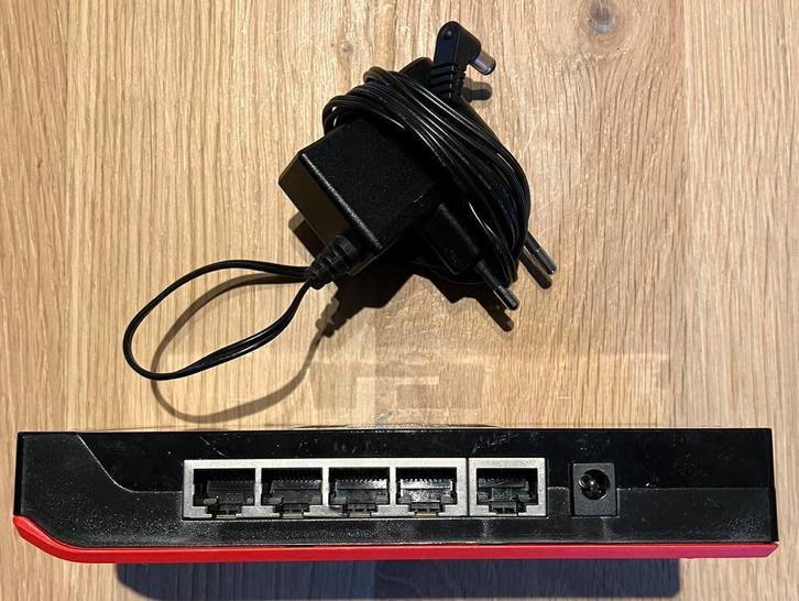 Level One GSW-0507 5 port gigabit 1000Mbps switch, Computers en Software, Netwerk switches, Gebruikt, Ophalen of Verzenden