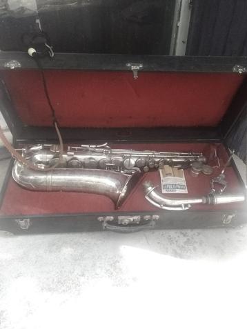 Saxofoon, zeer vintage beschikbaar voor biedingen