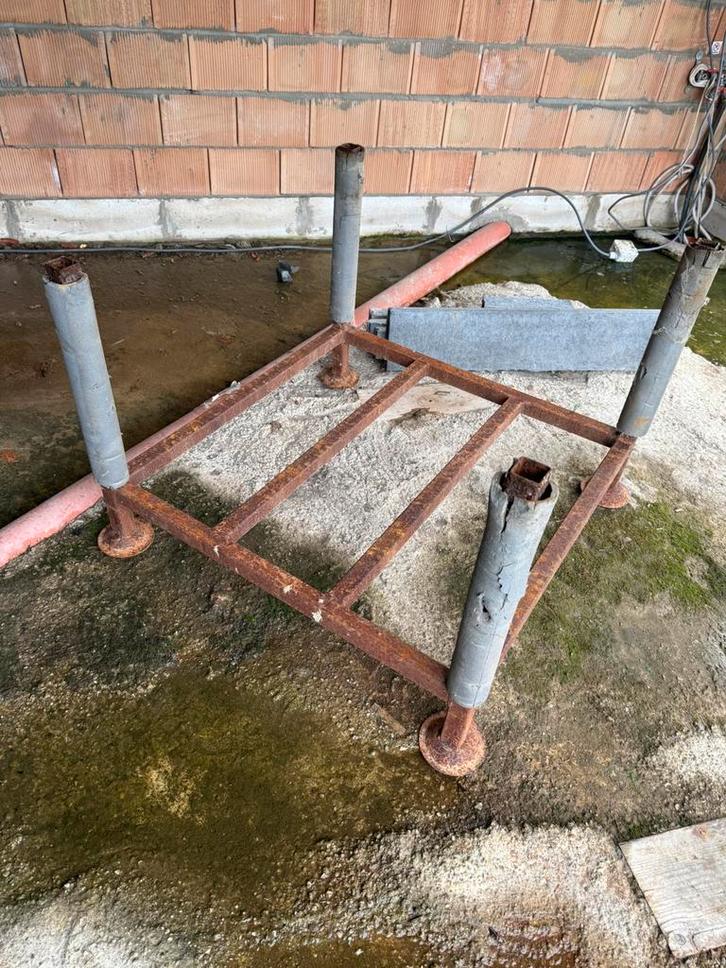Pallet voor steigerbuizen, balken, stempels,…, Doe-het-zelf en Bouw, Steigers, Gebruikt, Ophalen