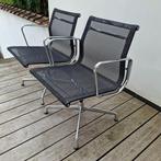 2 EA108 fauteuils van Charles & Ray Eames voor Vitra (mesh), Ophalen