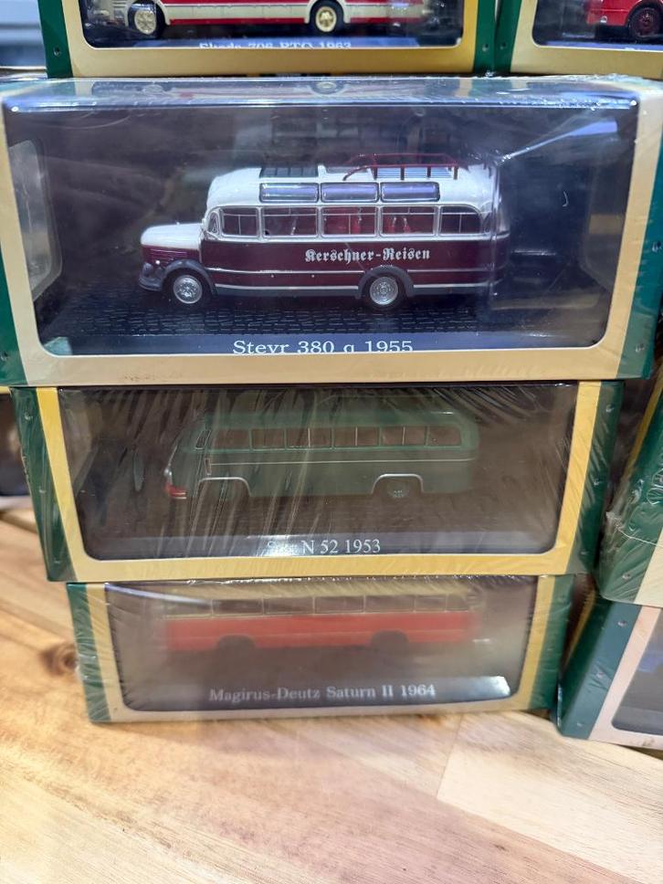 Atlas Collection Bus (31 bussen in totaal), Antiek en Kunst, Antiek | Speelgoed, Ophalen of Verzenden