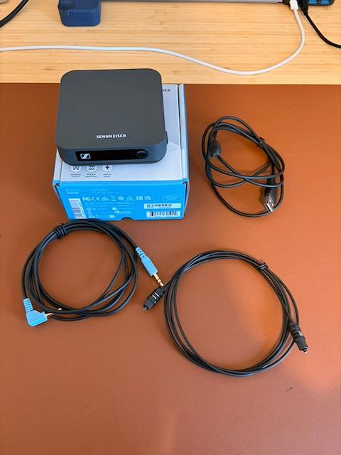 Sennheiser BT T100 Bluetooth‑audiozender, Audio, Tv en Foto, Hoofdtelefoons, Zo goed als nieuw, Sennheiser, Bluetooth, Ophalen of Verzenden