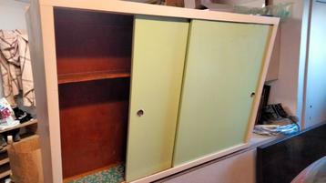 Retro / vintage schuifdeurkast in goede staat. beschikbaar voor biedingen