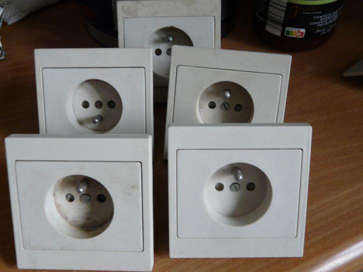 Gerecupereerde stopcontacten, plaatjes, afdekramen, blindpl., Doe-het-zelf en Bouw, Elektriciteit en Kabels, Gebruikt, Stopcontact