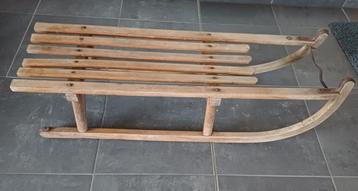 oude houten slee beschikbaar voor biedingen