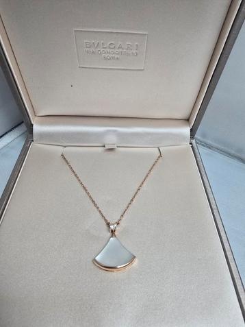 Gouden bvlgari Diva's Dream ketting 18k met diamant beschikbaar voor biedingen