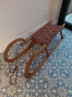 Antieke slee, Ophalen, Hout